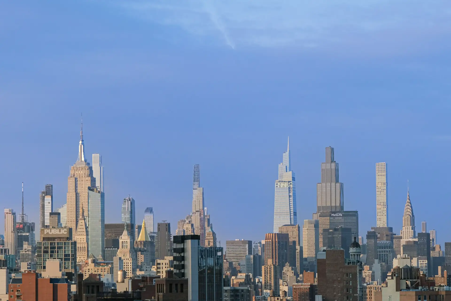 New York Weather Shock: April Wind Chill Freezes Manhattan, Skies Crystal-Clear at 3.5°C