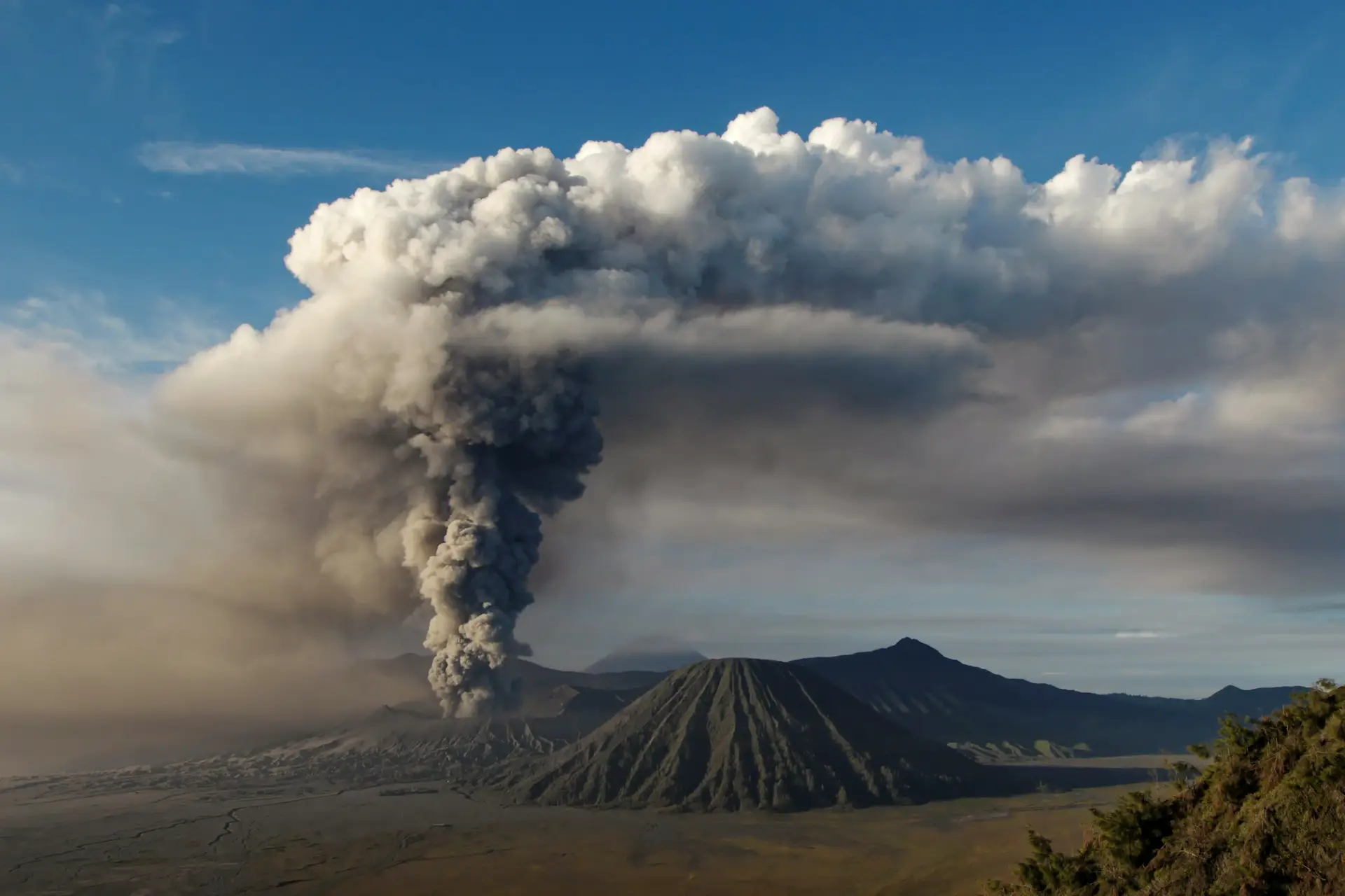 Ash Over the Archipelago: Indonesia's Ruang Volcano Disrupts Regional Flights; Manado Warm and Cloudy at 30°C